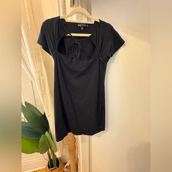 Motel Lovella Dress - Picture 2 of 4